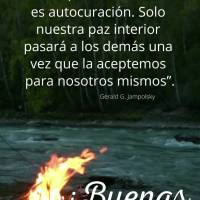 “Todas as mentes estão unidas. Portanto, toda cura é auto cura. Nossa paz interior, por si só, passará para os outros uma vez que a aceitemos por n...