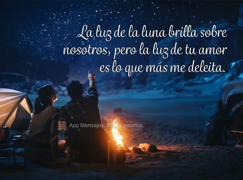 A luz do luar brilha sobre nós, mas a luz do seu amor é a que mais me encanta.