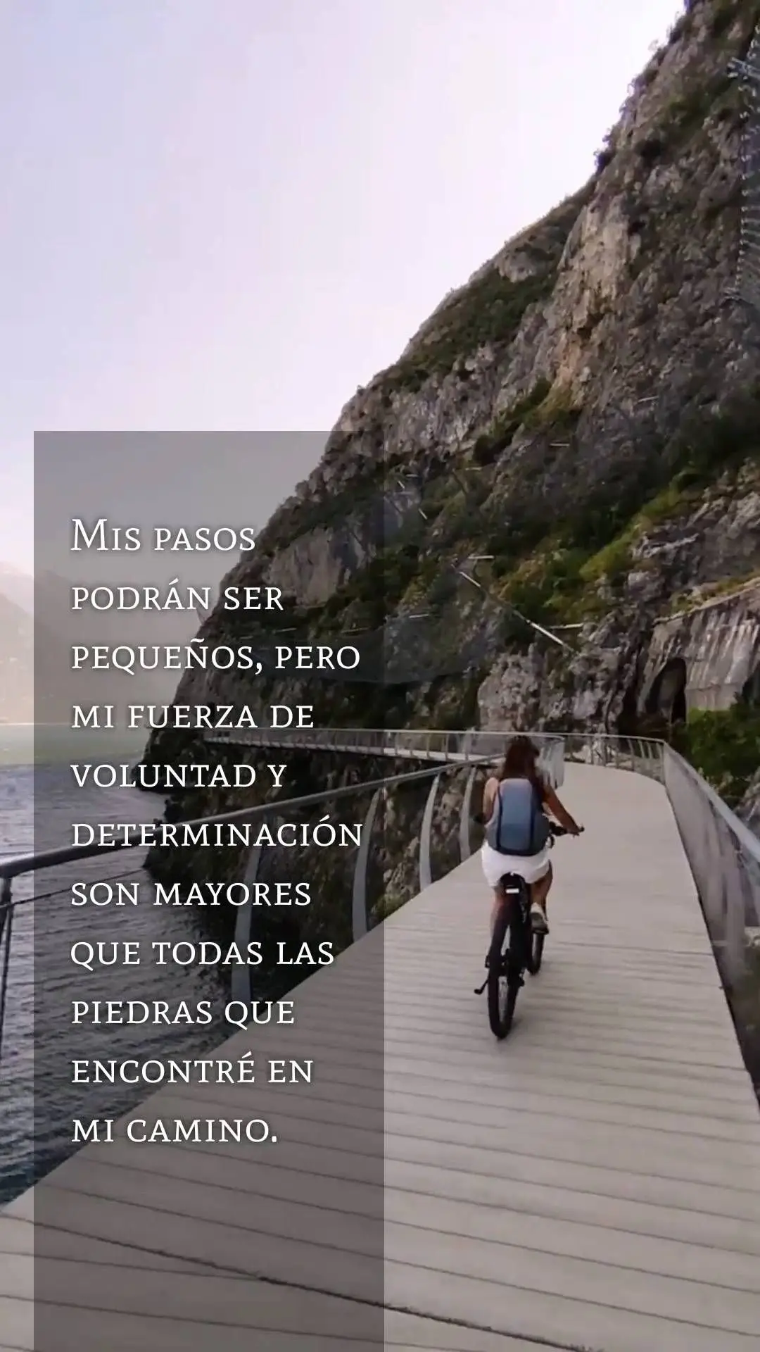 Meus passos podem ser pequenos, mas a minha força de vontade e determinação é maior que todas as pedras que encontrei em meu caminho. 