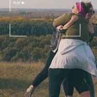 Amigos verdadeiros são como joias raras, que brilham e enchem nossas vidas de felicidade e amor.