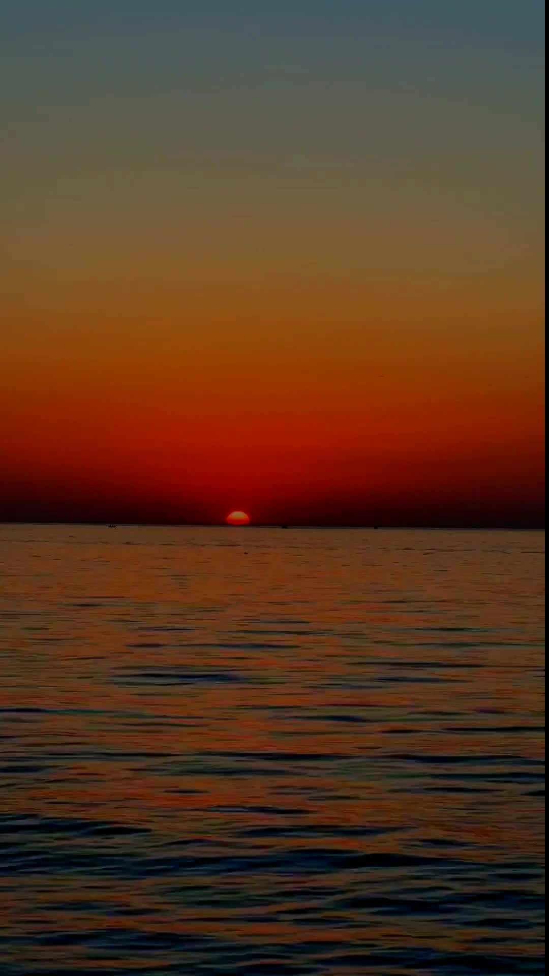 Deus, hoje é domingo, meu pai, dia vinte e seis de abril de 2026, e antes mesmo que o sol termine de raiar, eu paro tudo para te agradecer. Bom dia, Sen...