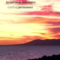 Deja que Dios cuide tus heridas, pon en sus manos todas tus angustias, no sufras de antemano, confía y permanece en la fe. ¡Todo va a estar bien! ¡Bue...