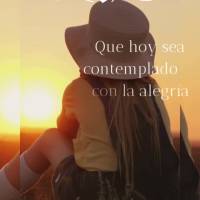 Que hoy sea contemplado con la alegría de vivir, el amor para compartir, los abrazos para repartir y el cariño para devolver. ¡Buen día!