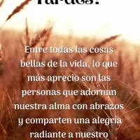 Entre todas las cosas bellas de la vida, lo que más aprecio son las personas que adornan nuestra alma con abrazos y comparten una alegría radiante a nu...