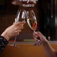 Feliz año nuevo
que la felicidad este presente 
en tu camino todos los días