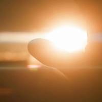 La esperanza es la luz que guía el camino de la superación.