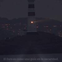 El faro es como una guía en la oscuridad, iluminando el camino y mostrando que, incluso en las tormentas, siempre hay un puerto seguro al que llegar.